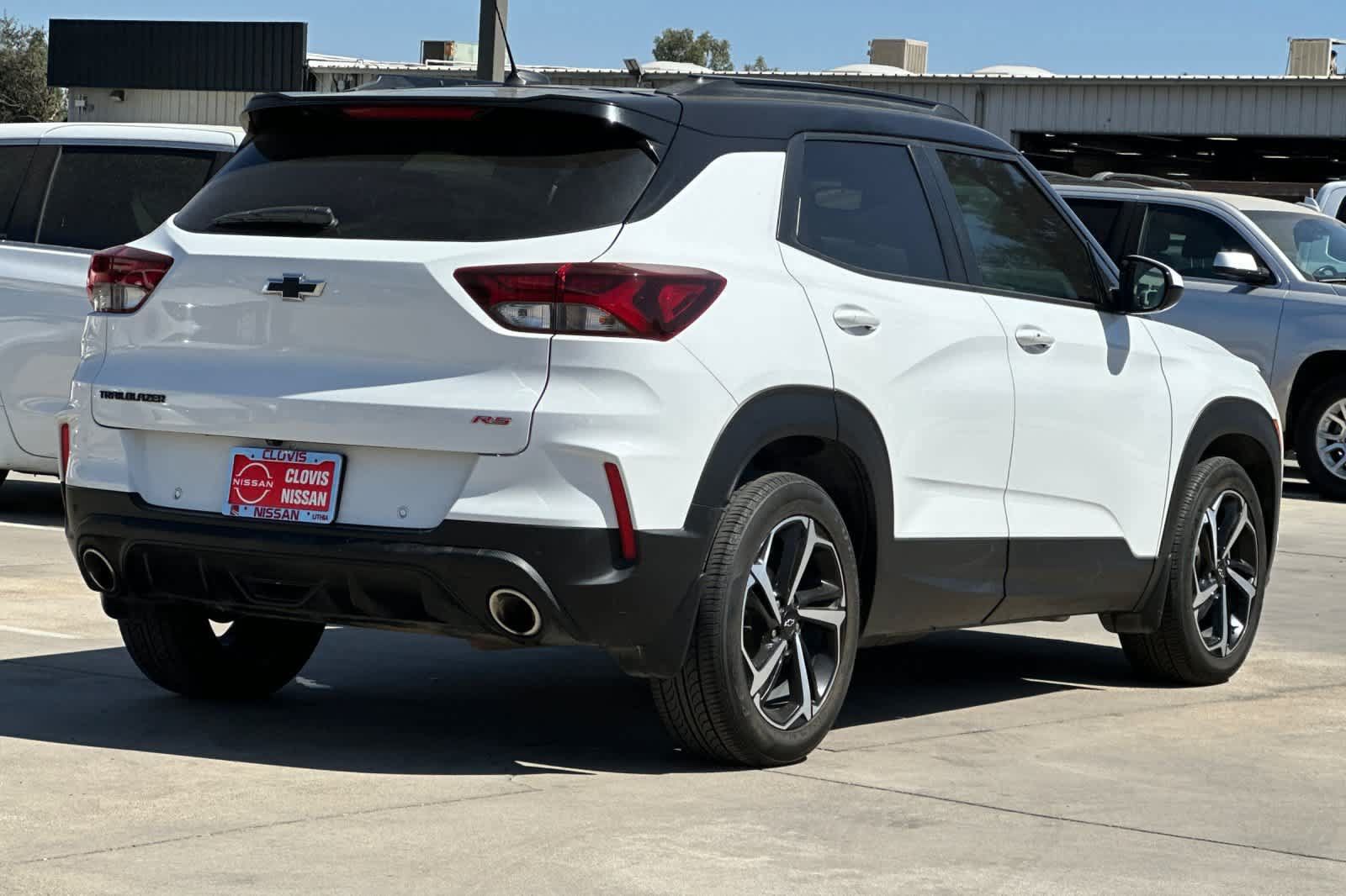 Used 2022 Chevrolet TrailBlazer RS w/ Sun and Liftgate Package FWD image 3