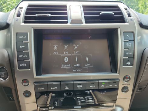 Used 2014 Lexus GX 460 Luxury AWD/4WD image 23