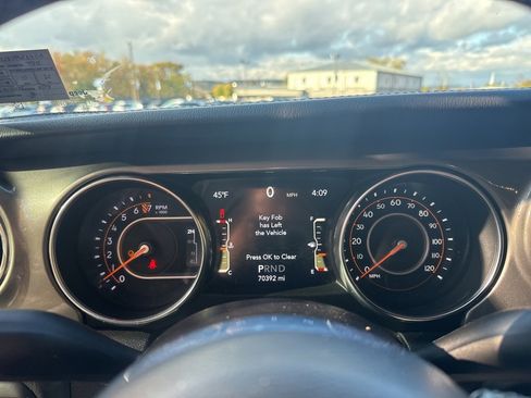 Used 2023 Jeep Gladiator Overland image 25