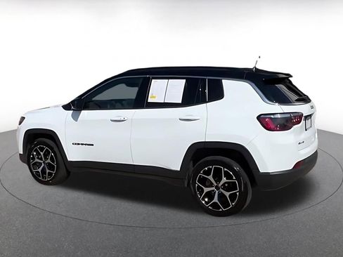 Used 2025 Jeep Compass Limited AWD/4WD image 10