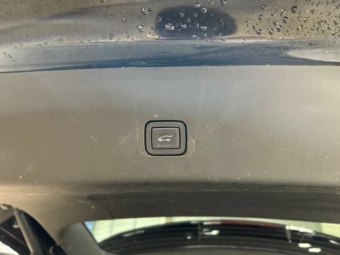 Used 2023 Chevrolet Traverse LT w/ LPO, Floor Liner Package AWD/4WD image 29