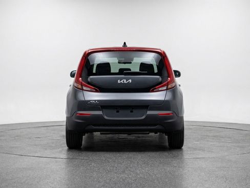 Used 2025 Kia Soul LX w/ LX Technology Package FWD image 7