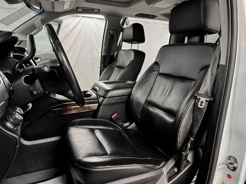 Used 2015 Chevrolet Suburban LT image 9