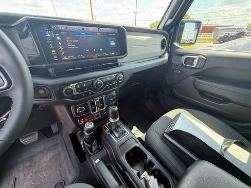 Used 2024 Jeep Wrangler Unlimited Sport AWD/4WD image 15