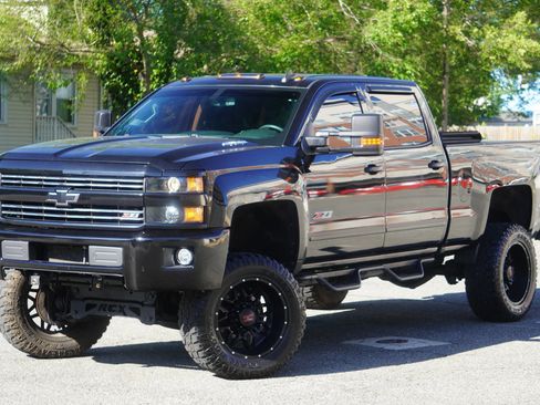 Used 2016 Chevrolet Silverado 2500 LT w/ Midnight Edition AWD/4WD image 10
