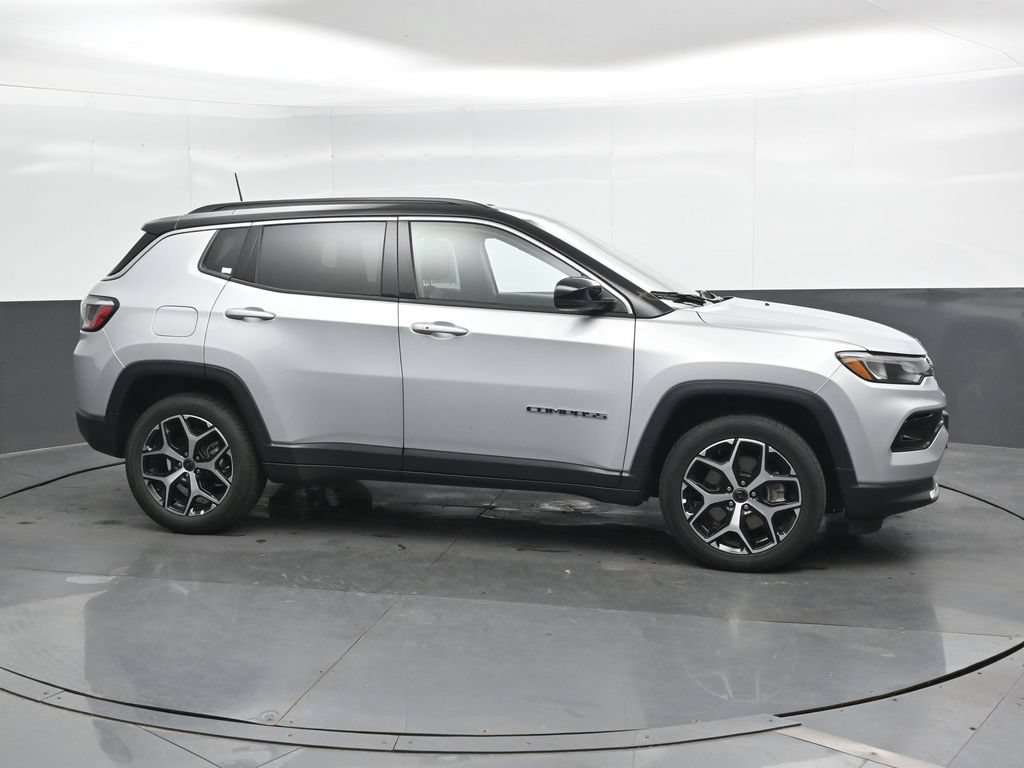 Used 2025 Jeep Compass Limited AWD/4WD image 4