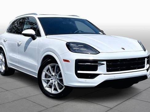 Used 2025 Porsche Cayenne AWD/4WD image 3