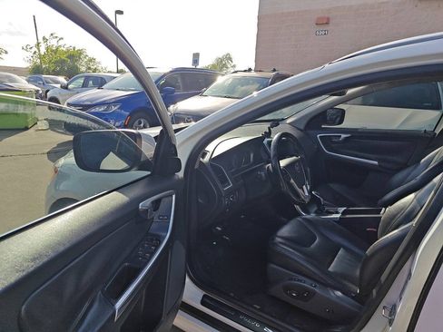 Used 2015 Volvo XC60 T5 Premier w/ Proximity Package FWD image 10