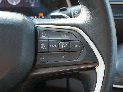 Used 2021 Jeep Grand Cherokee L Limited AWD/4WD image 25