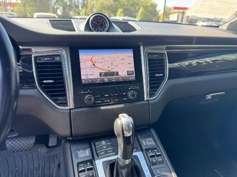 Used 2017 Porsche Macan S image 27