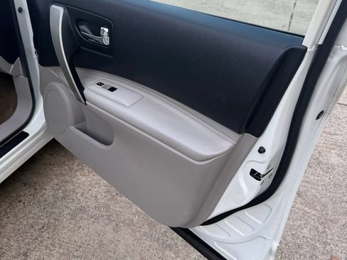 Used 2010 Nissan Rogue SL w/ Leather Pkg FWD image 14