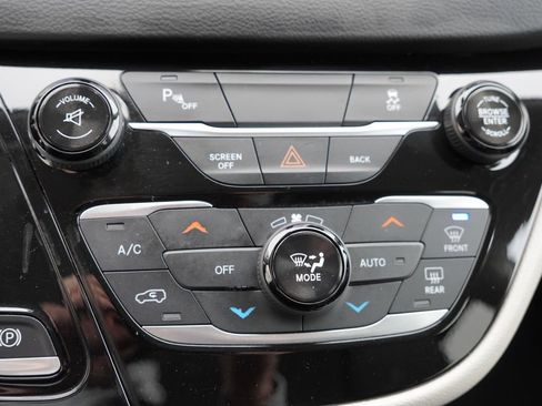 Certified 2017 Chrysler Pacifica Touring-L image 29