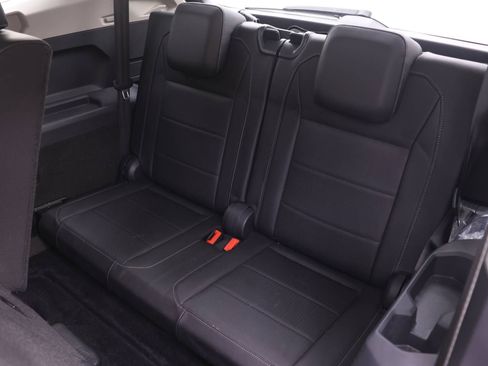 Used 2020 Volkswagen Tiguan SE FWD image 16