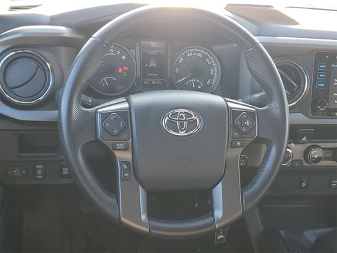 Used 2016 Toyota Tacoma TRD Sport image 12