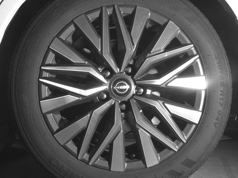 Used 2025 Nissan Altima 2.5 SV FWD image 14