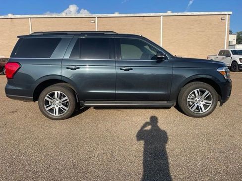 Used 2024 Ford Expedition XLT RWD image 11