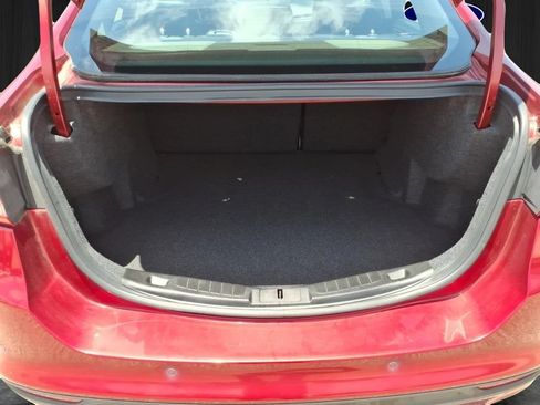 Used 2018 Ford Fusion SE w/ Equipment Group 201A FWD image 9