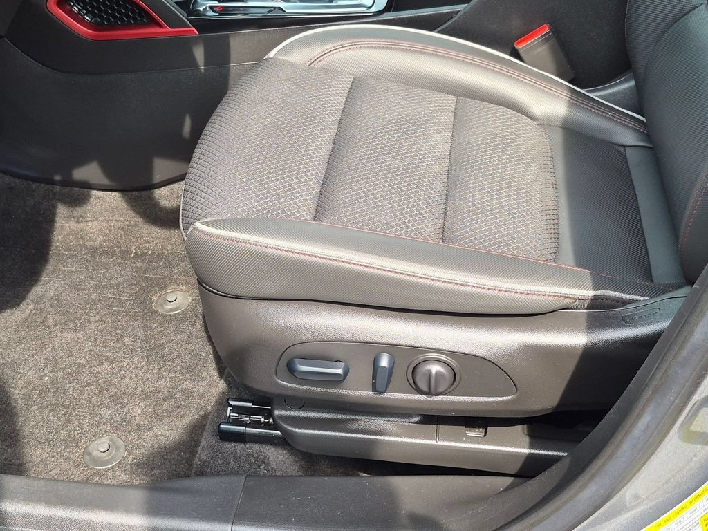 Used 2023 Chevrolet TrailBlazer RS FWD image 17