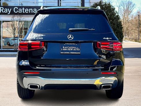 Used 2025 Mercedes-Benz GLB 250 4MATIC image 4