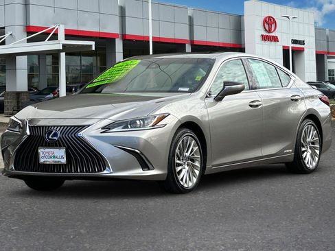 Used 2020 Lexus ES 300h w/ Luxury Package image 8