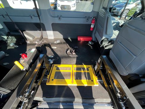 Used 2017 Ford Transit 350 XL image 21