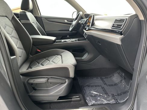 Used 2024 Volkswagen Atlas Peak Edition SE image 41