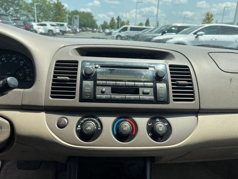 Used 2004 Toyota Camry LE FWD image 13