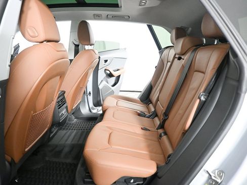 Used 2022 Audi Q8 Premium w/ Convenience Package image 17