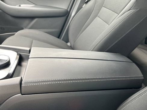 Used 2025 Nissan Rogue S image 30