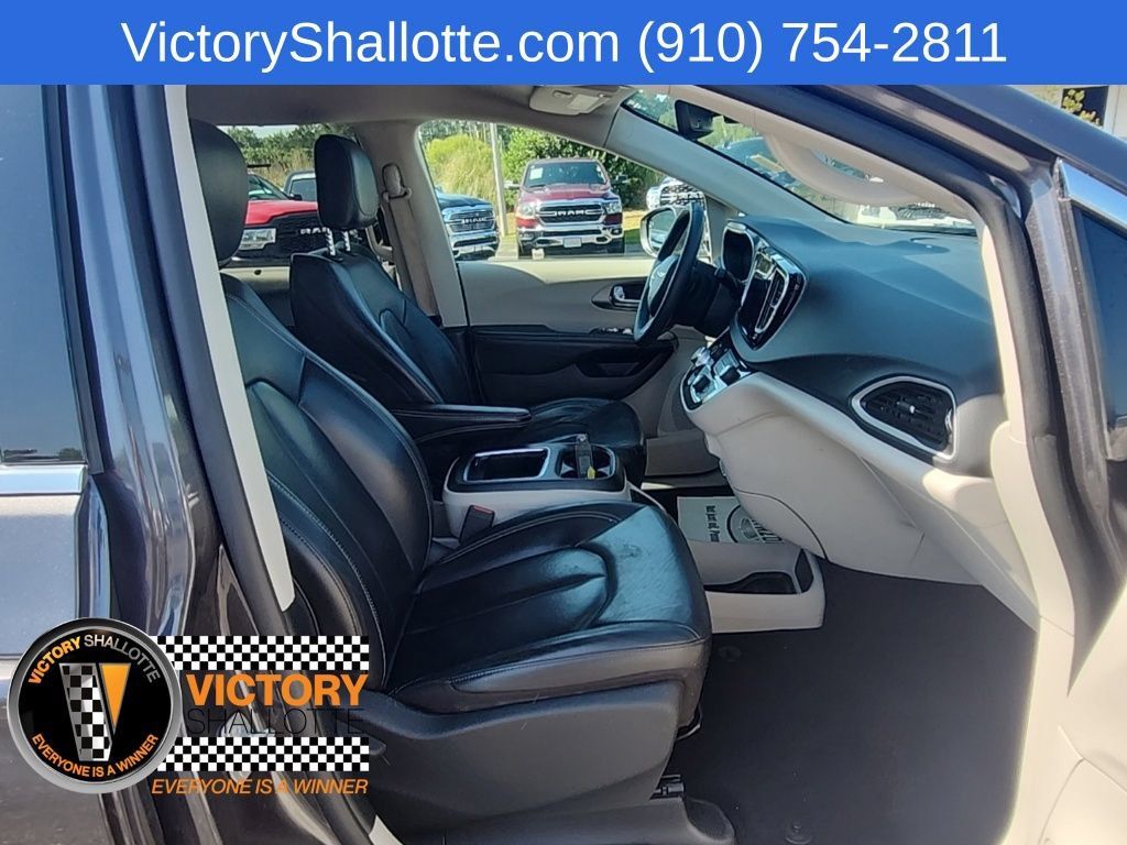 Certified 2022 Chrysler Pacifica Touring-L FWD image 37