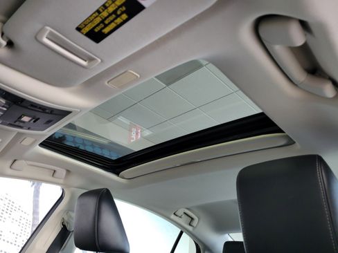 Used 2020 Lexus ES 350 w/ Premium Package image 12