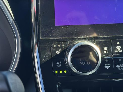 Used 2023 Toyota Highlander Platinum image 21