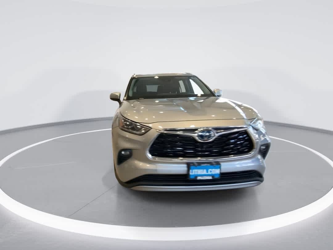 Used 2021 Toyota Highlander Platinum AWD/4WD image 3
