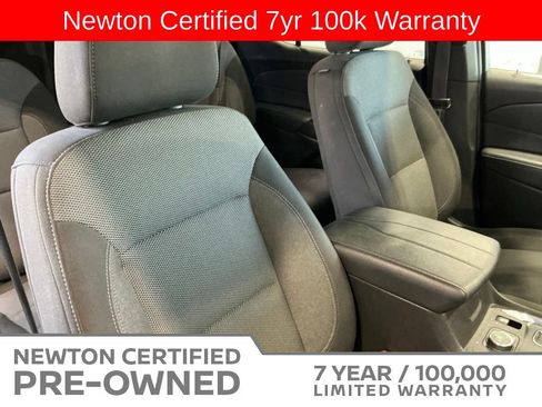 Used 2023 Chevrolet Traverse LT FWD image 6