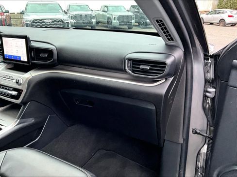Used 2022 Ford Explorer XLT w/ Equipment Group 202A image 13