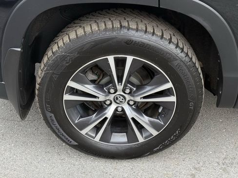 Used 2019 Toyota Highlander LE w/ Carpet Mat Package (TMS) AWD/4WD image 35