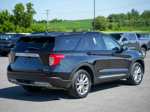 Used 2024 Ford Explorer XLT w/ Equipment Group 202A AWD/4WD image 5