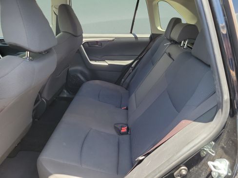 Used 2019 Toyota RAV4 LE FWD image 13
