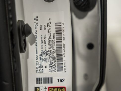 Used 2018 Toyota Tacoma TRD Off-Road image 40