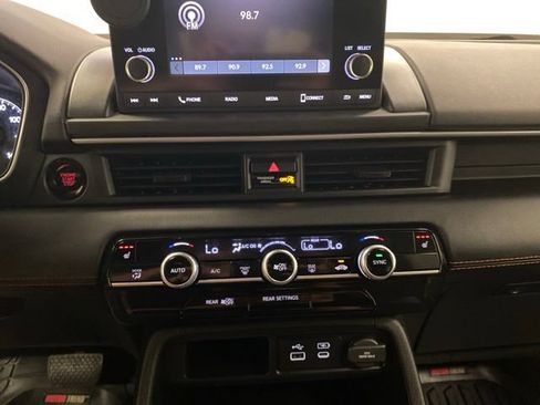 Used 2023 Honda Pilot Sport image 12