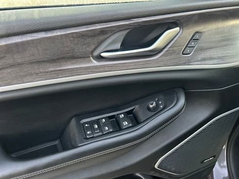 Used 2022 Jeep Grand Cherokee Limited 4xe image 35