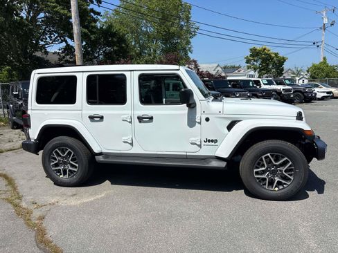 New 2026 Jeep Wrangler Unlimited Sahara AWD/4WD image 2