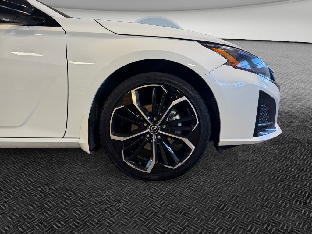 Used 2023 Nissan Altima 2.5 SR w/ SR Premium Package AWD/4WD image 11