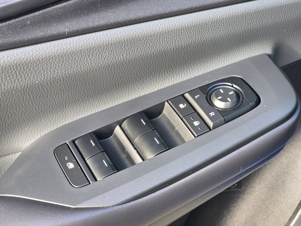 Used 2023 Toyota Prius LE FWD image 16