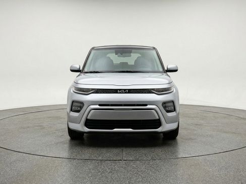 Used 2025 Kia Soul LX w/ LX Technology Package FWD image 2