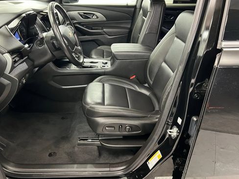 Used 2023 Chevrolet Traverse LT image 17