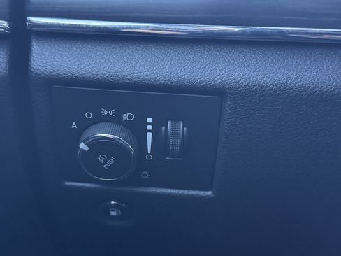 Used 2020 Jeep Grand Cherokee Limited w/ Luxury Group II image 32