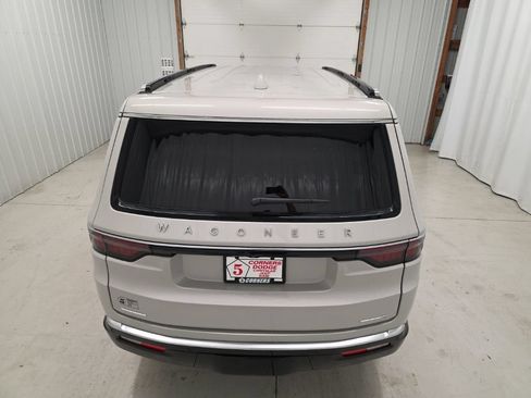 Used 2022 Jeep Wagoneer Series II AWD/4WD image 5