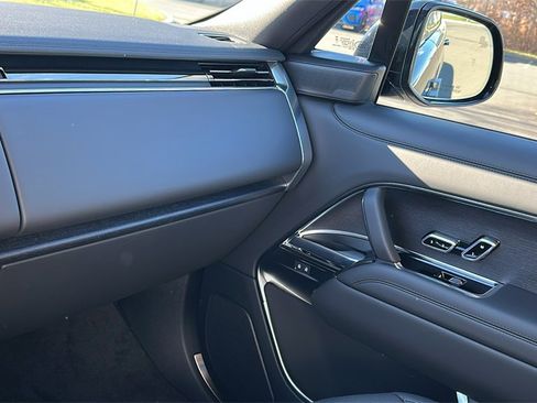 New 2025 Land Rover Range Rover Long Wheelbase SE image 18