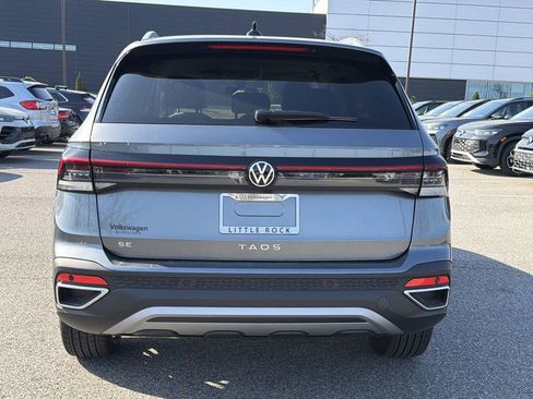 New 2026 Volkswagen Taos SE FWD image 4